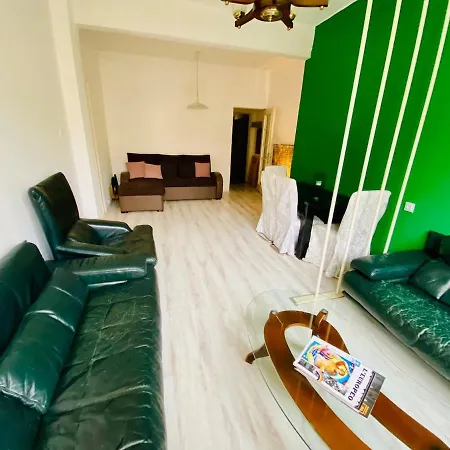 Comedy Theatre Apartment *