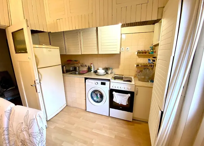 Comedy Theatre アパート